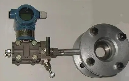 Differential pressure flowmeter for gas
